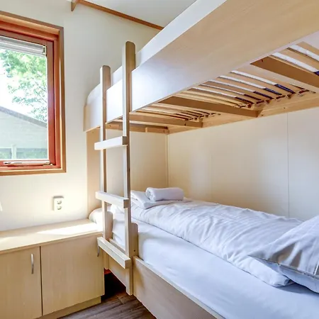 Goudvink I Voor 8 Personen Holiday home